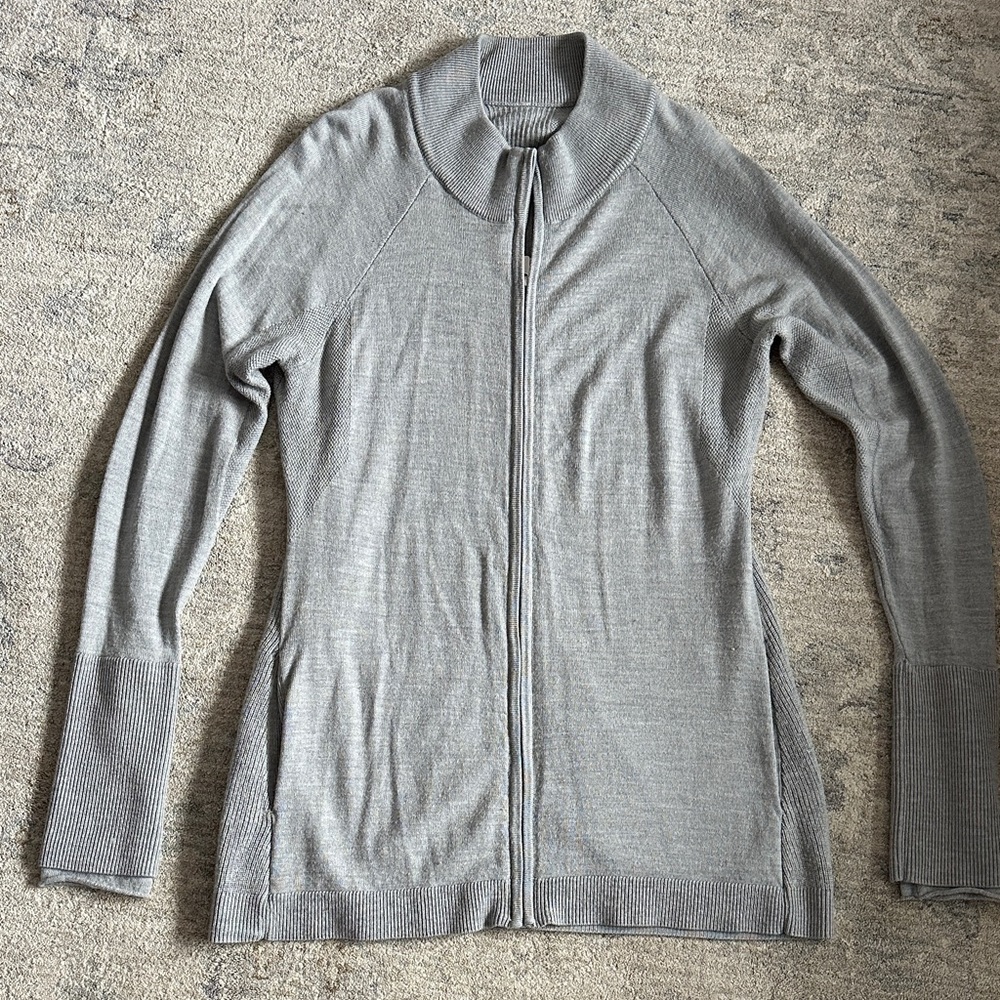 Lululemon women’s sweater jacket
Color gray
Size: see measurements